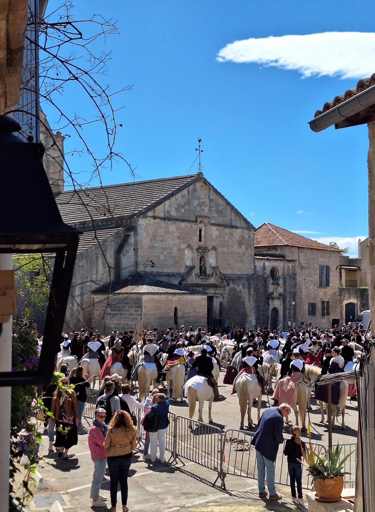 La Garriguette Appart Centre Historique Calme Climatise 6 Couchages Αρλ Εξωτερικό φωτογραφία